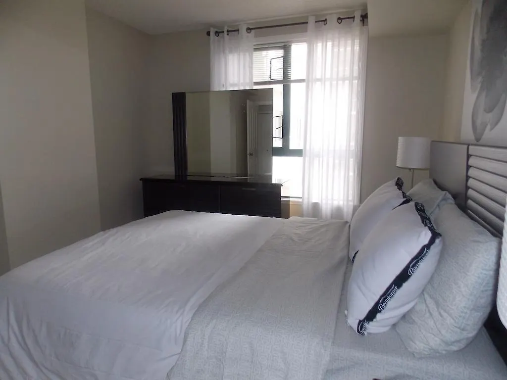 Fastlane Suites In Tarjan Pointe YYC Ejerlejlighed